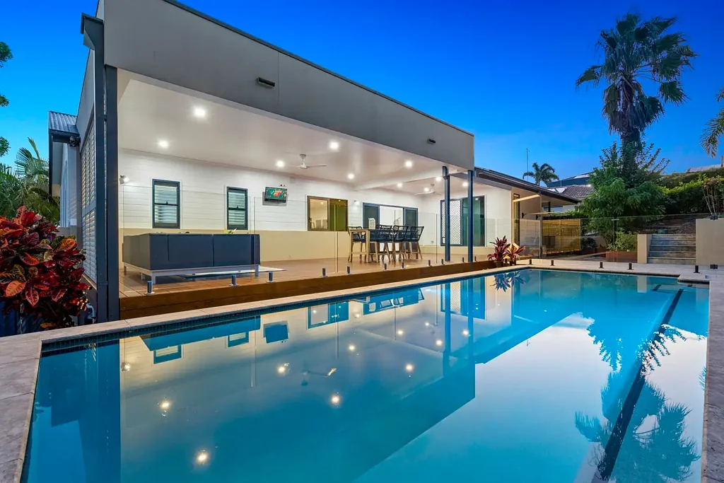 Ashmore 4房  Large Immaculate House with Views & Dual Occupancy Potential