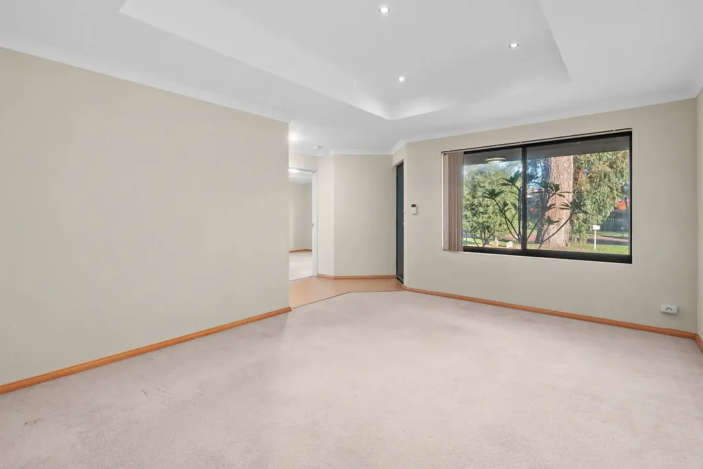 Lakelands 4 Slaapkamer Parkside perfection on 650m² with rare side access.