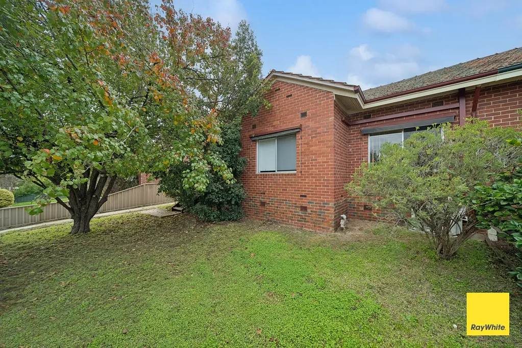 Comfortable & Convenient Living in Flora Hill