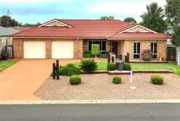 2 Stromness Court, Moama