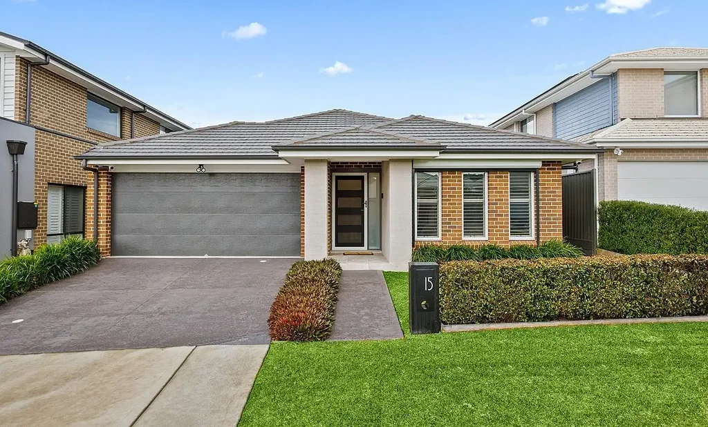 MUST SEE, LARGE 4 BEDROOM FAMILY HOME!