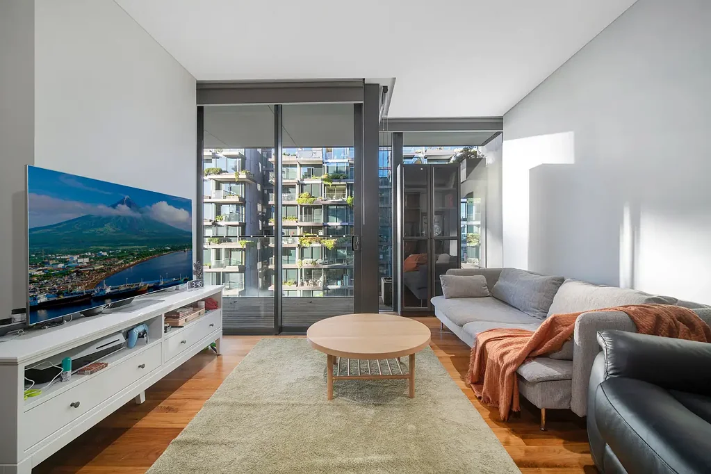 Spacious Two Bedroom Apartment In 'One Central Park'.
