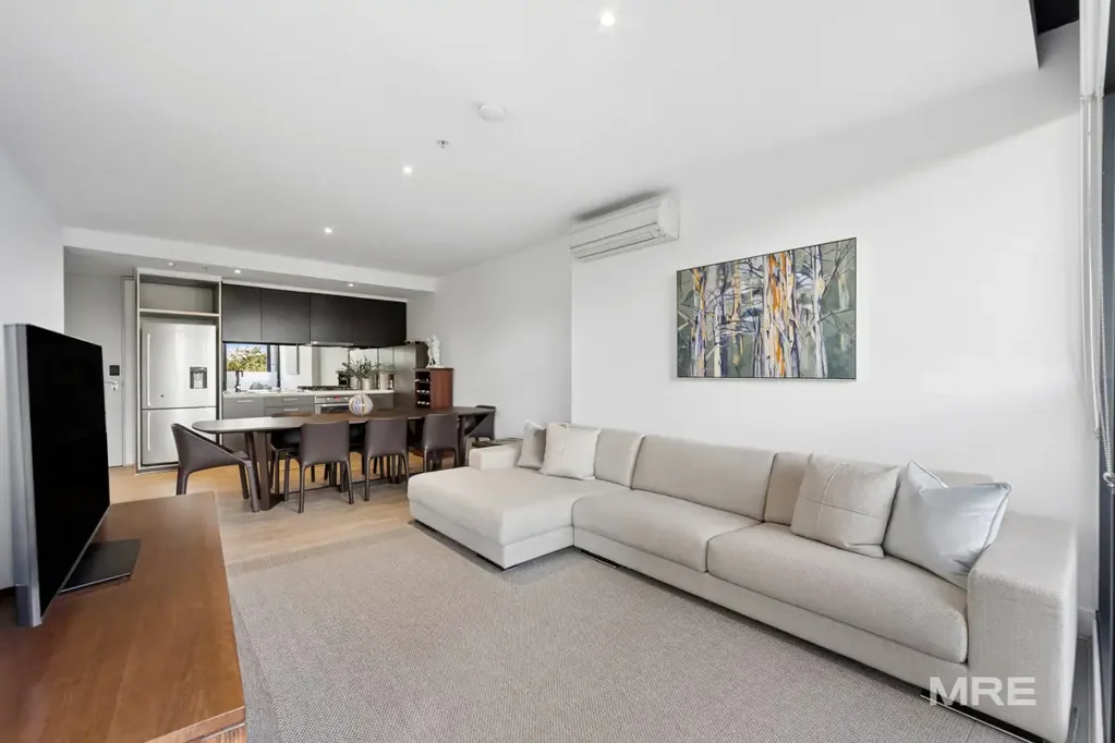 South Yarra 2Kwarto Chic South Yarra Apartment with Leafy Outlook
