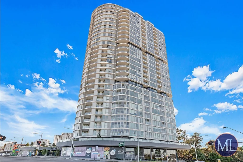 ! 1 Bedroom Apt, Next to Train/Metro Station, Partly Furnished !