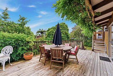 Westown 4房  Location and Potential Galore With This Unique Family Home