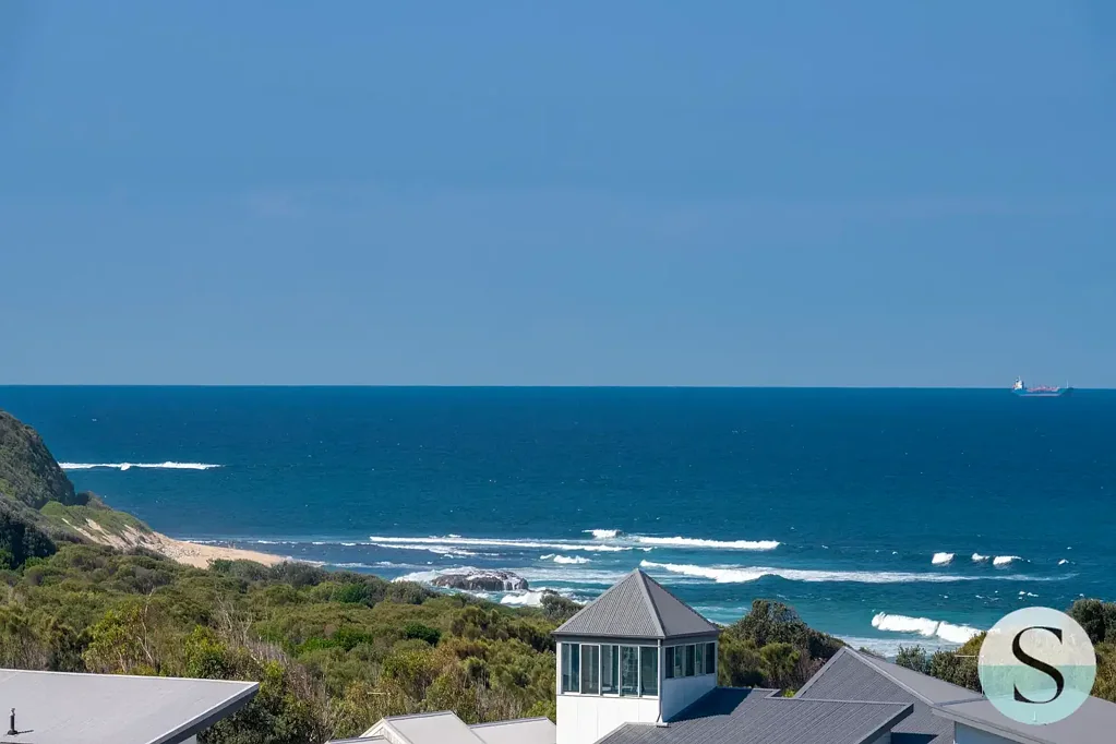 Caves Beach 4房  Penthouse North Facing Luxe Apartment with Huge Unobstructed 180° Magic Water Views! - See Sand, Surf, The Channel & Lake From Inside & Out!