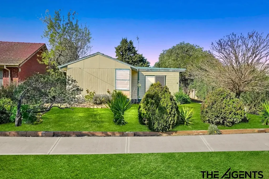 4 Centre Avenue, Werribee, VIC 3030
