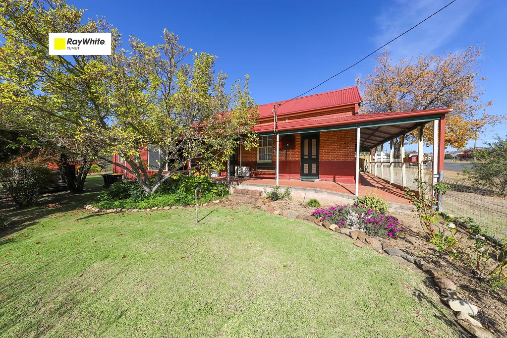 Adelong 4房  Adelong Creek Frontage!