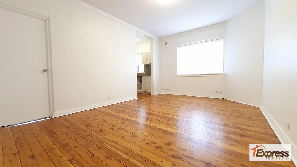 RENOVATED ONE BEDROOM APARTMENT IN BEACHSIDE LOCATION