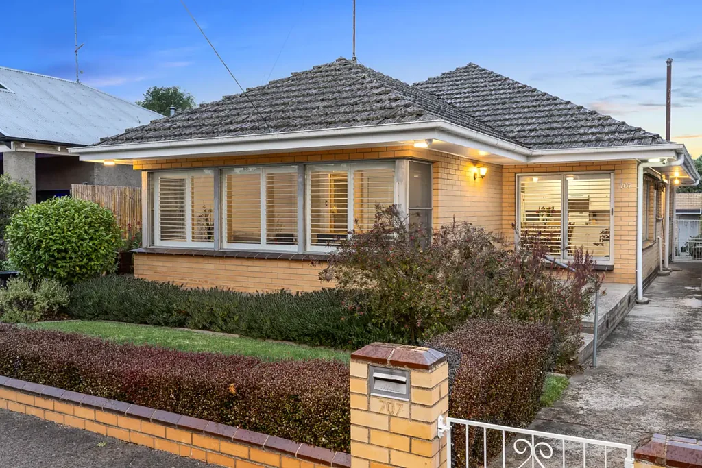 Ballarat Central 2 Bedroom Central Charm with Modern Comfort and Project Potential