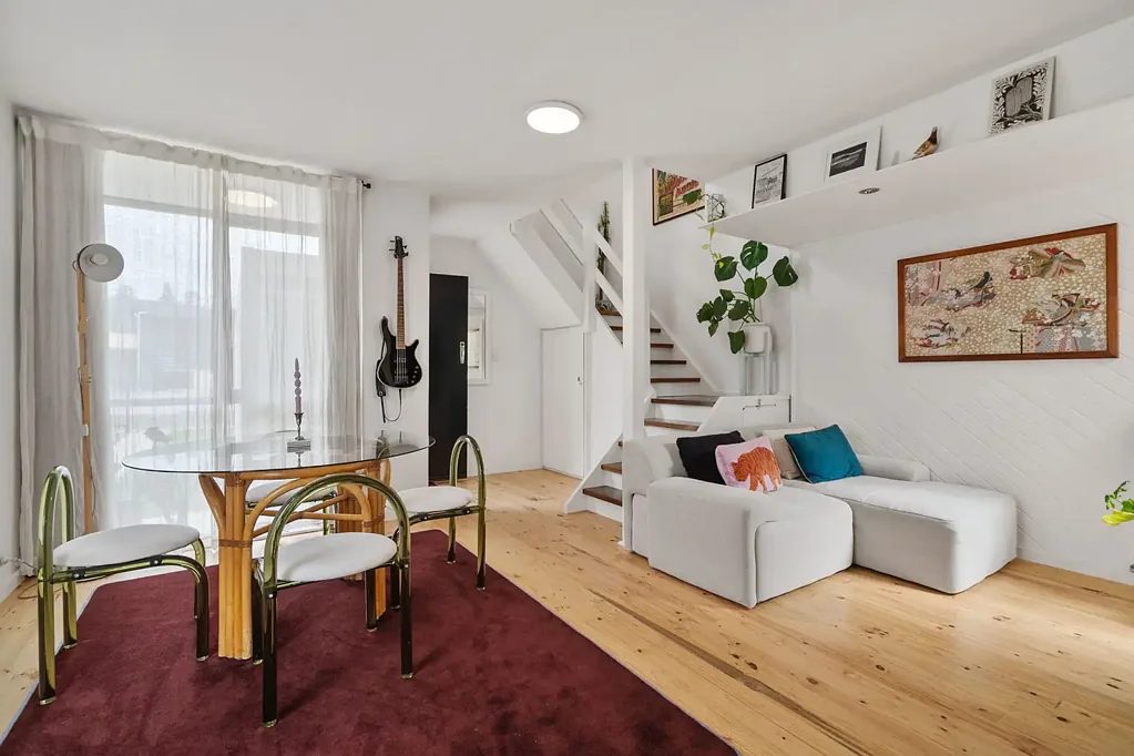 Glenelg North 2બેડરૂમ Stylish Two-Storey Living with Exceptional Outdoor Space in a Prime Coastal Setting