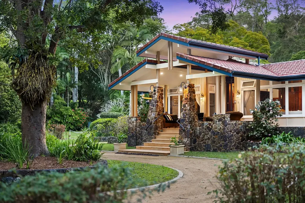 Upper Brookfield 6 Bedroom Sublime lifestyle retreat with homestead and cottage