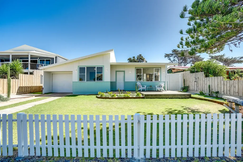 8 Seaview Avenue, Middleton, SA 5213