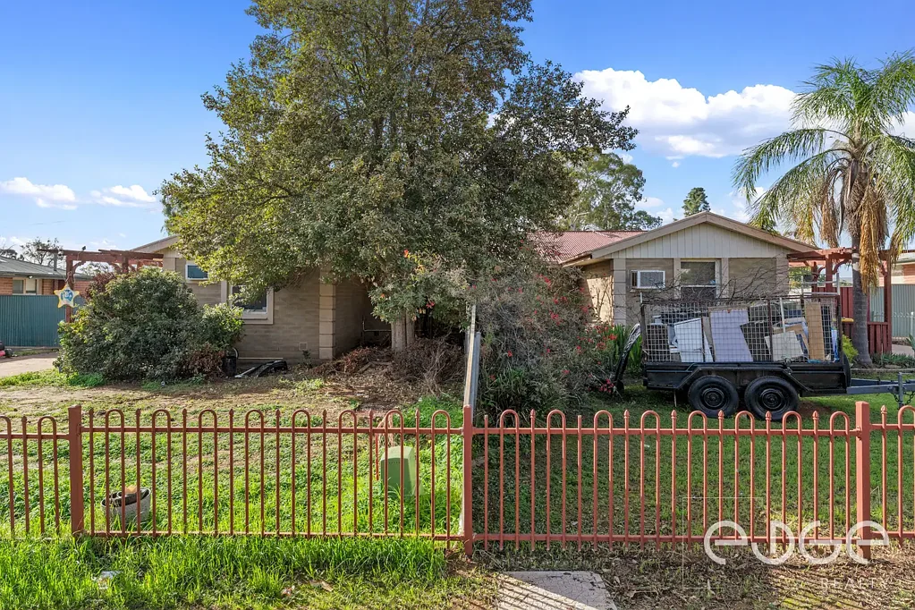 Elizabeth North 6 Bedroom A Unique Offering on a 1,222sqm Allotment Ready for Investors or Developers!