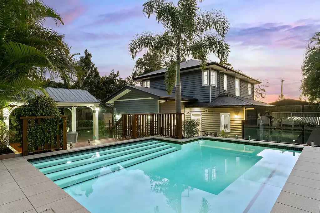 Keperra 5房 奢华家庭生活，尽享度假村式娱乐 Luxury Family Living with Resort-Style Entertaining