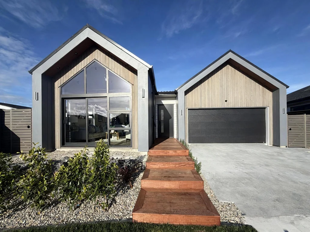 Milldale 5房  Rare Single-Level option with Two Master
