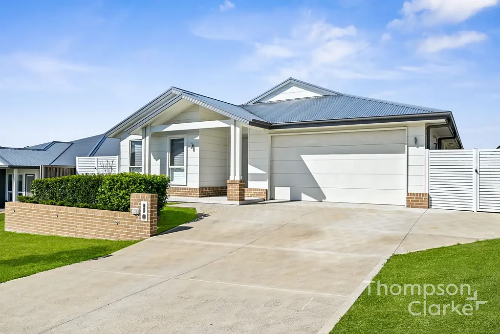 Chisholm 4Kwarto Spacious Modern Family Living with Multiple Living Zones & Outdoor Entertaining