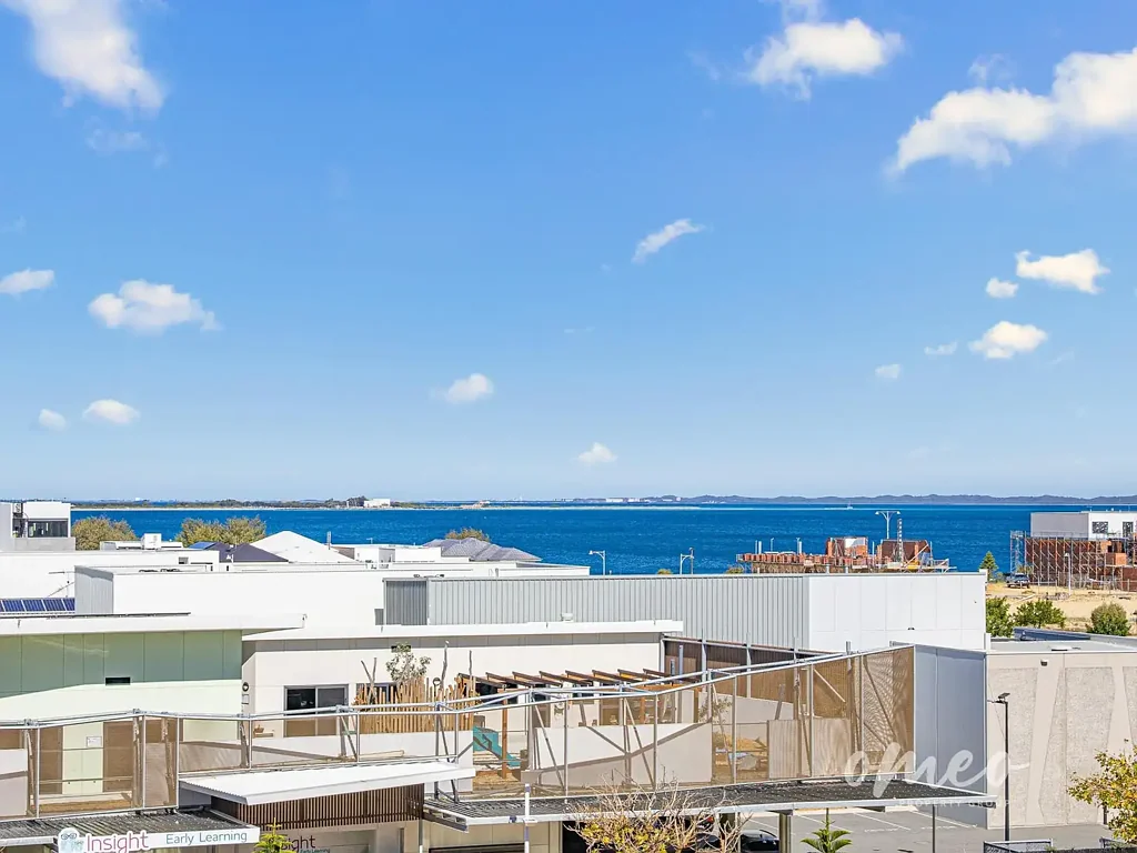 North Coogee 2 Bedroom Stunning North-Facing Apartment with Water Views!