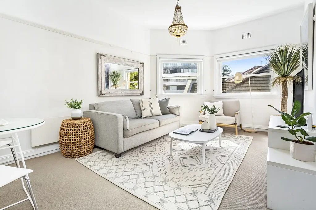 Art Deco Classic Hidden in a Cul-de-Sac by the Wharf and Village