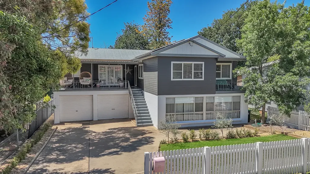 Mudgee 5Kwarto EXECUTIVE LIVING JUST MOMENTS FROM MUDGEE'S CBD