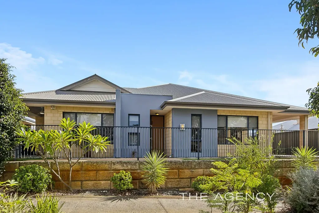 Aveley 4房  Parkside Living in the Heart of Aveley