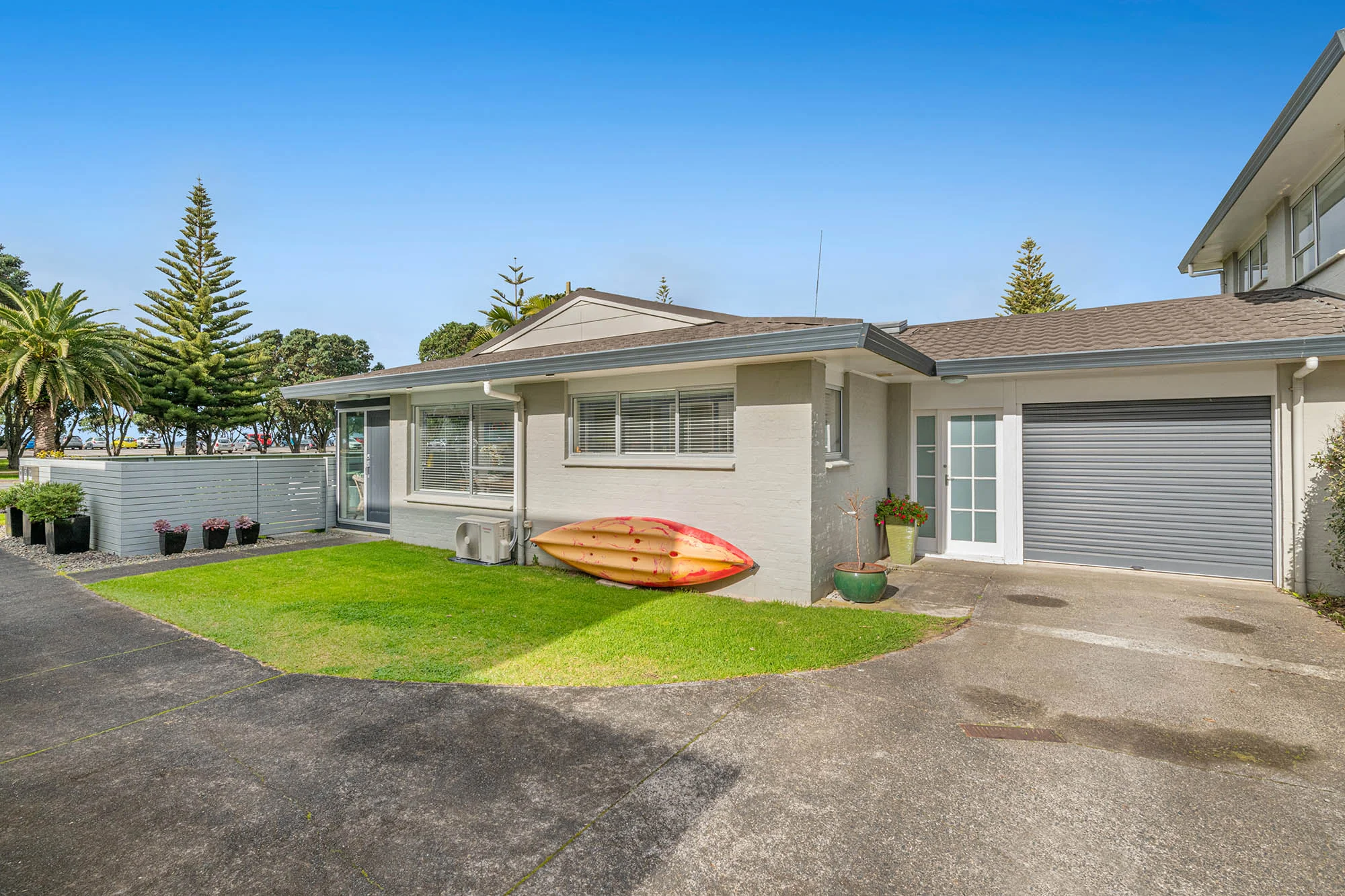 Orewa 2બેડરૂમ Circumstances Dictate A Sale!
