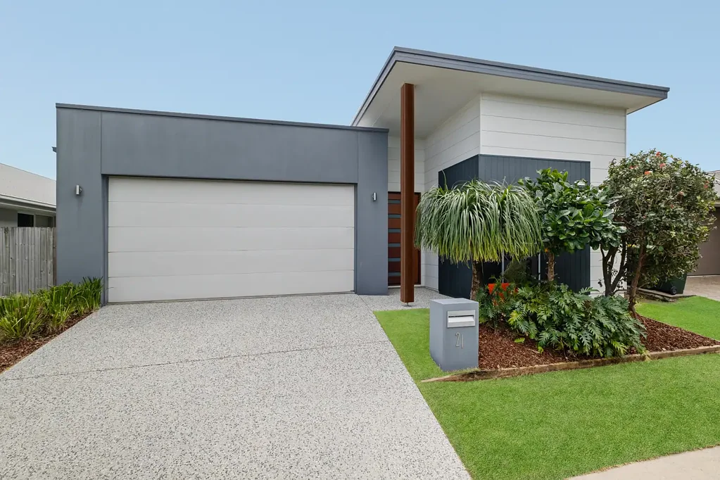 Caloundra West 4 Slaapkamer CONTEMPORARY HOME IN THRIVING COASTAL LOCATION BY AWARD-WINNING J CO CONSTRUCTIONS