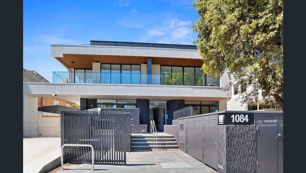 Stylish & Spacious 3 Bedroom Apartment In Balwyn North