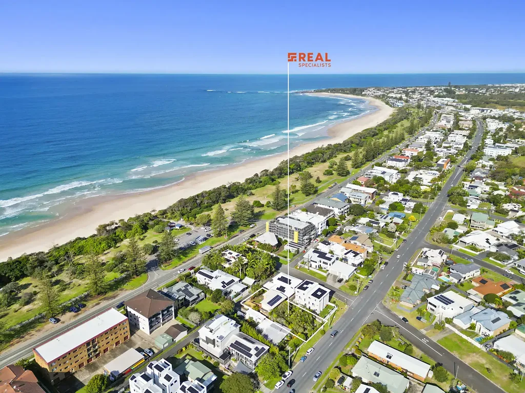 Kingscliff 4 Slaapkamer Exceptional R3 Development Opportunity – Dual Street Frontage Just One Door from the Beach