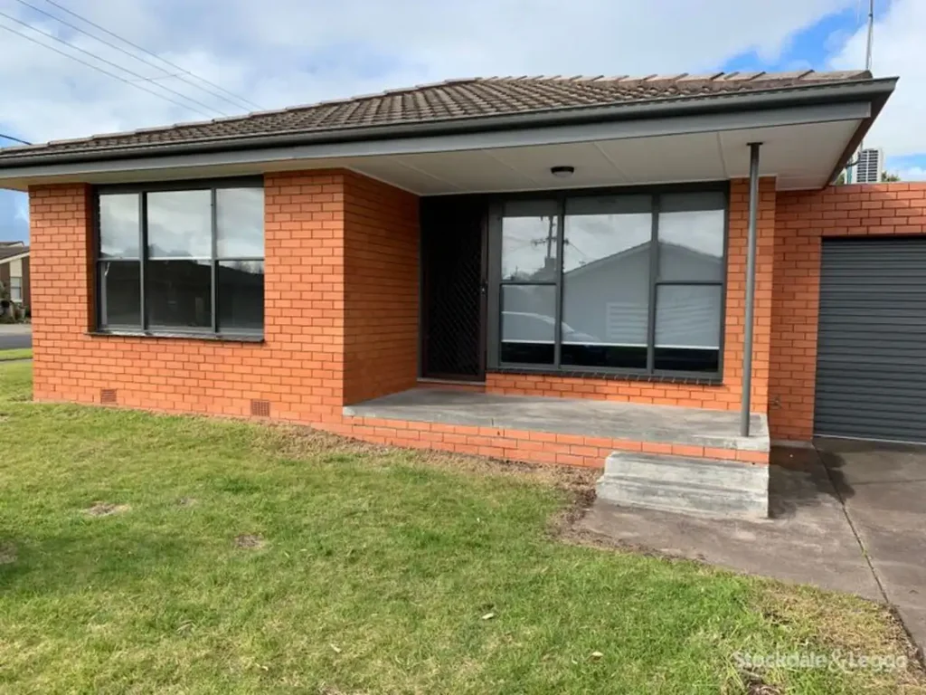 NEAT 2 BEDROOM UNIT CLOSE TO AQUAZONE