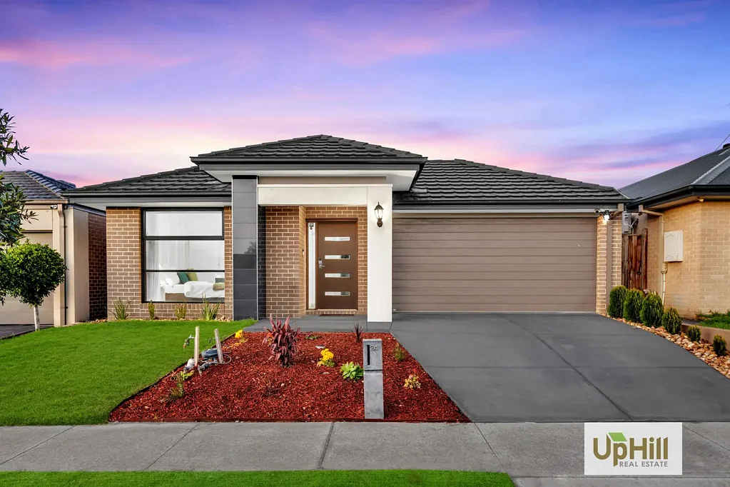 34 Compton Way, Clyde North, VIC 3978
