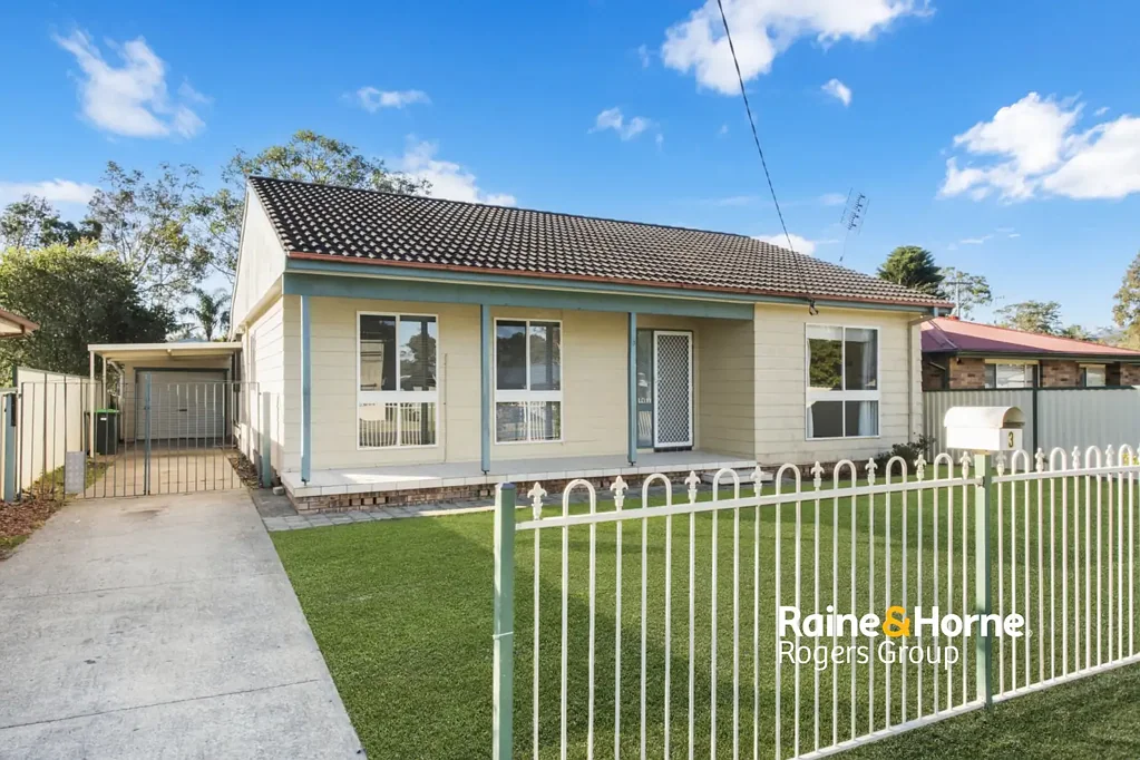 Comfortable Family Living with Space to Entertain!