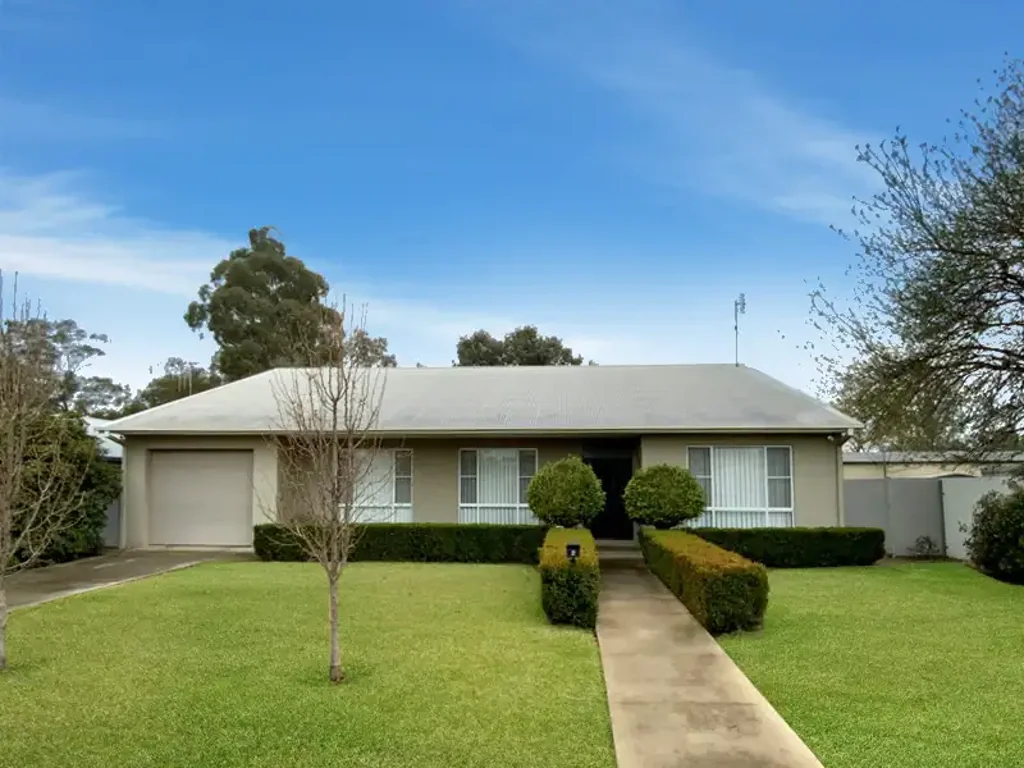 2 John Girdham Place, Forbes, NSW 2871