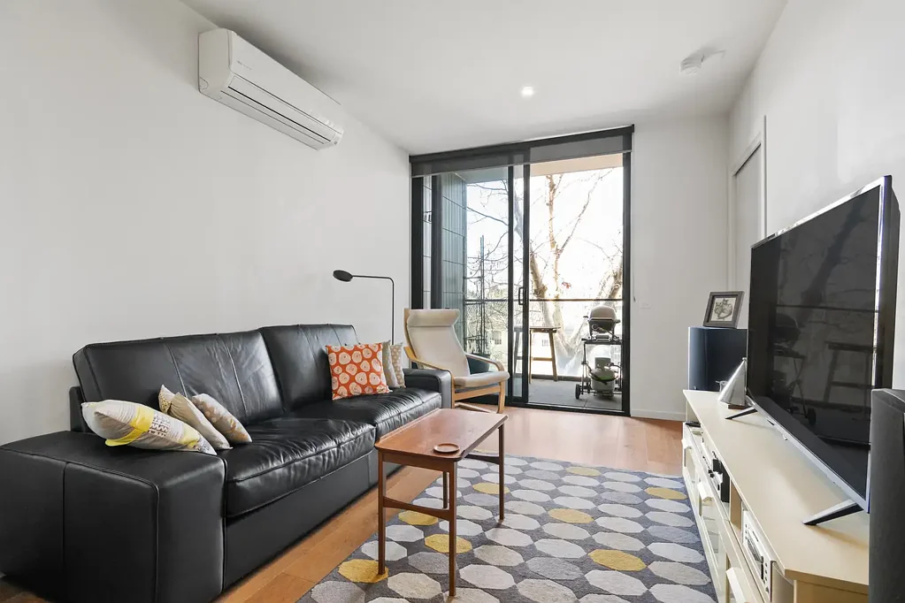 Carlton 2房 Fender Katsalidis设计 开放式布局 Bosch电器 步行Rathdowne Village 靠近Lygon Street 大学公交便捷 Striking, stylish, and with that modern 'Zest' appeal