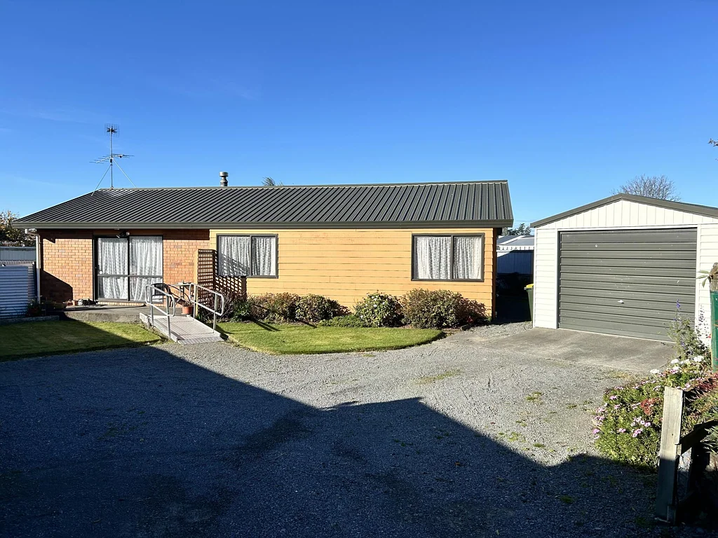 Ashburton 3房  Stand alone 3 bedroom townhouse