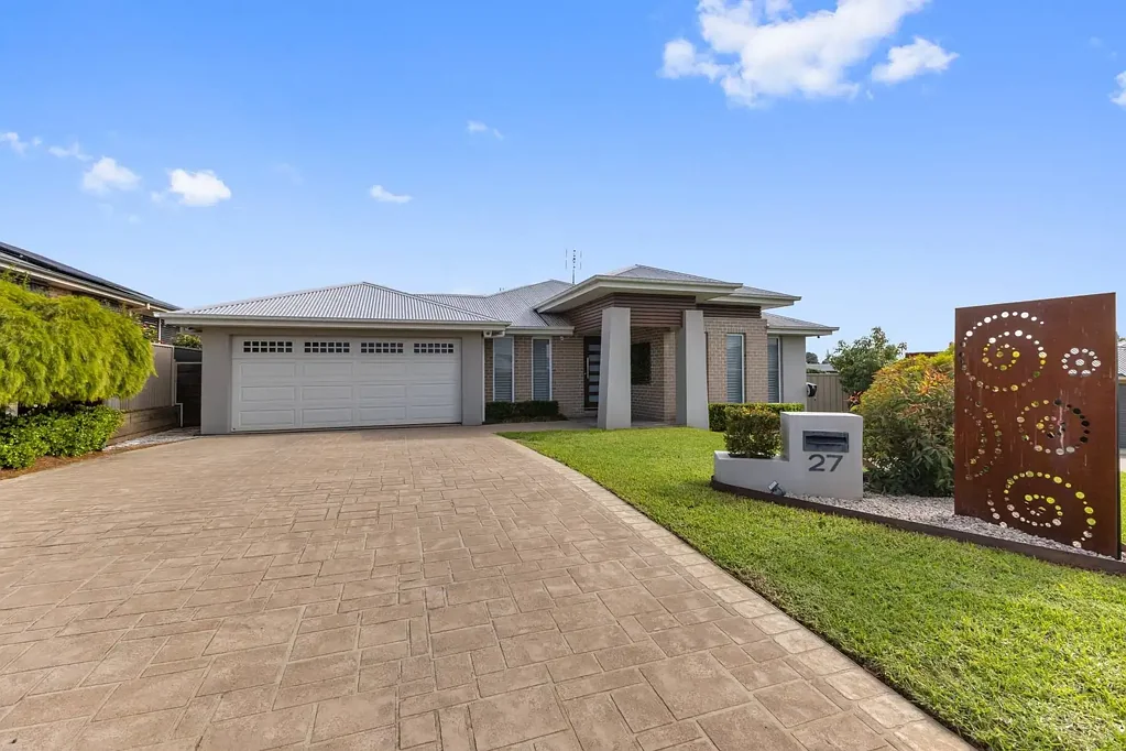 Parkes 4Phòng ngủ Prestigious Executive Family Living in a Highly Sought-After Cul-de-Sac