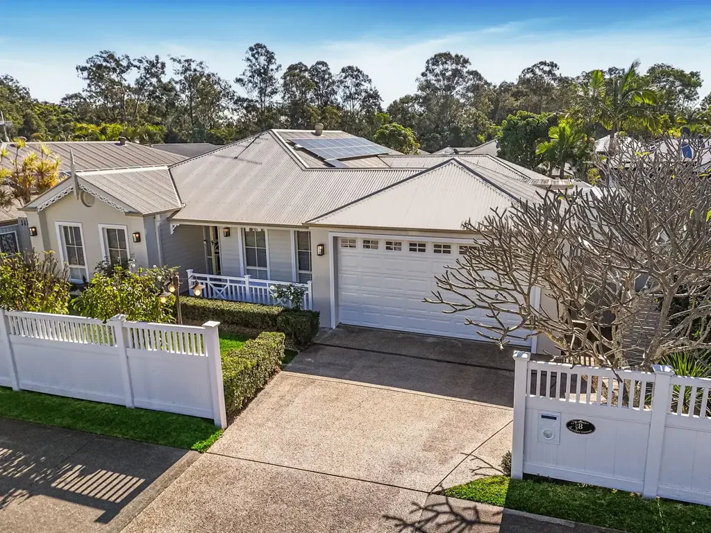 Ormeau 4 Slaapkamer Hamptons Elegance, Ready to Move Into