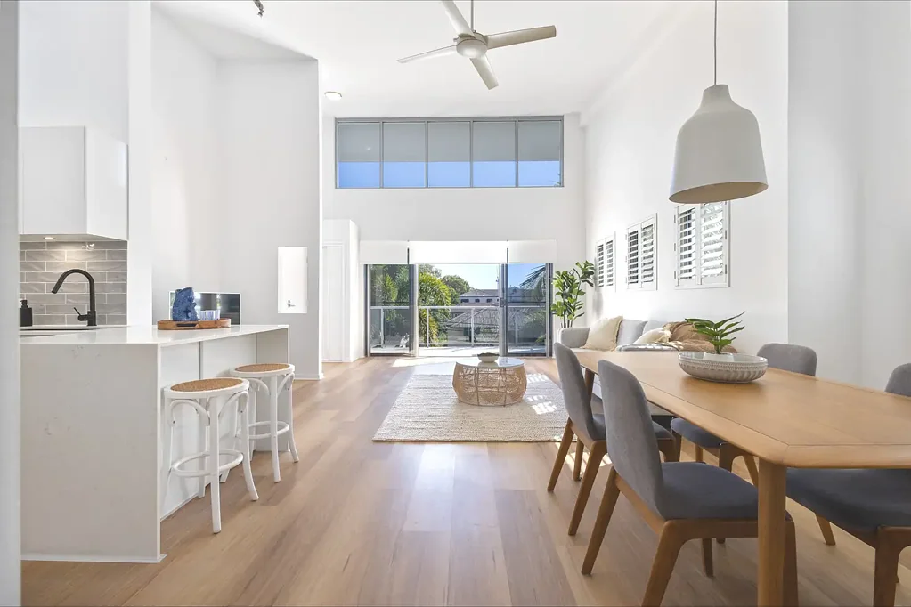 Labrador 3બેડરૂમ Top Floor Apartment, High Ceilings, Walking Distance to Broadwater