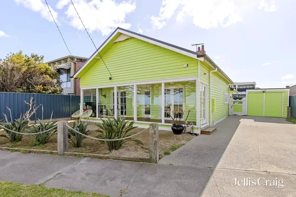 Altona 3 Bedroom Esplanade – The Most Enviable Address