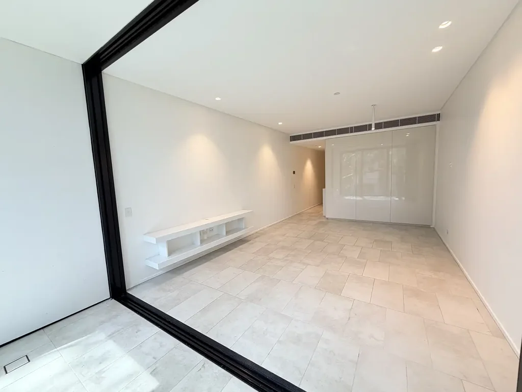 LEVEL 3 | MODERN ONE BEDROOM WITH A BIG LIVING | @ CENTRAL PARK