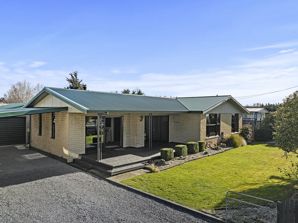 Milton 3 Bedroom Move In & Enjoy!