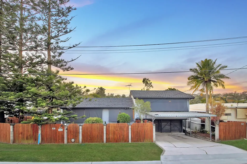 Woodridge 3房 宽敞家庭住宅，具备双重居住潜力 Spacious Family Home with Dual Living Potential