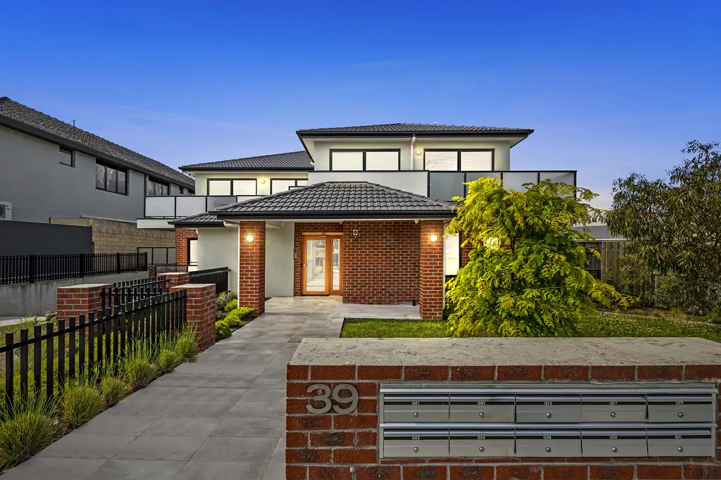 2/39 Ferntree Gully Road, Oakleigh, VIC 3166
