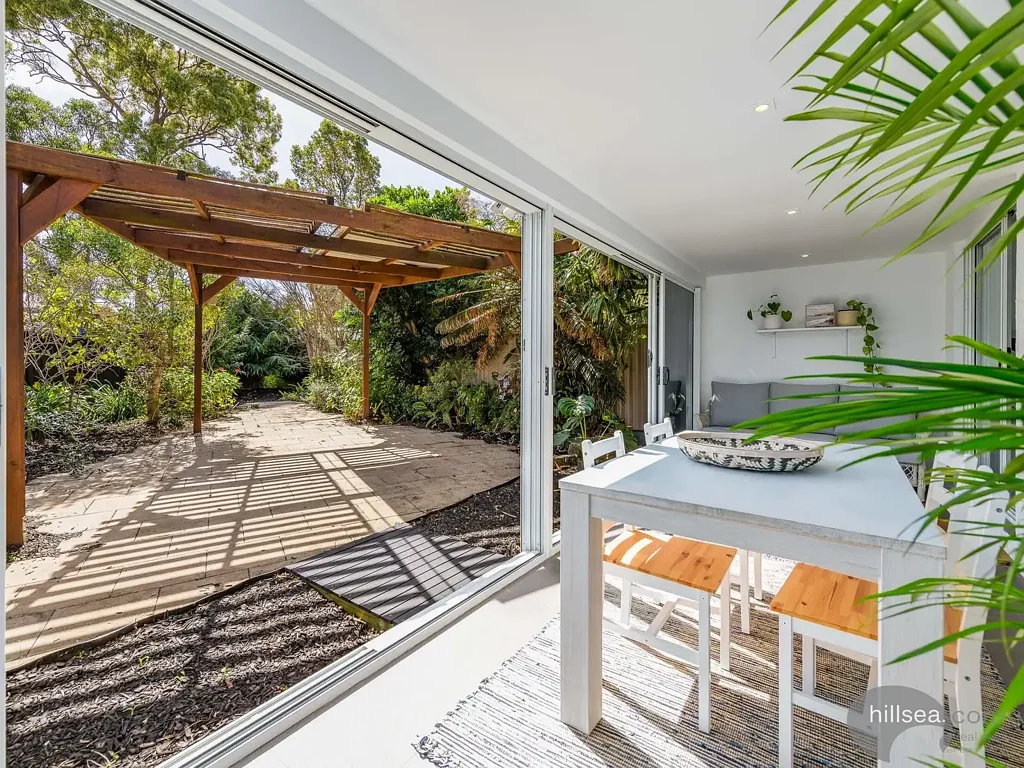 1/5 Hill Court, Labrador, QLD 4215