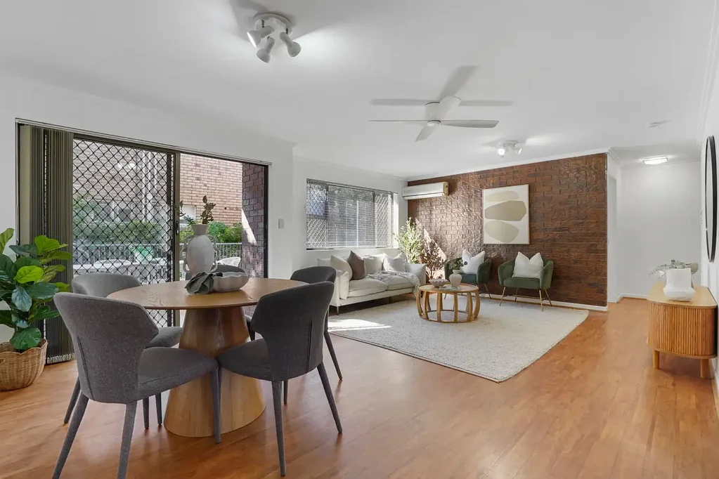 Coorparoo 2房 带巨大私人庭院和安全上锁车库的宽敞底层公寓 Spacious Ground Floor Apartment with Huge Private Courtyard & Secure Lock-Up Garage