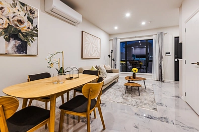 Sleek, Brand New Living in a Prime Location