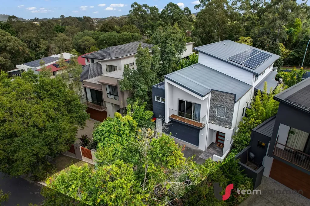 Carindale 5 Bedroom ADJOINING PARKLAND - THIS IS PERFECTION!