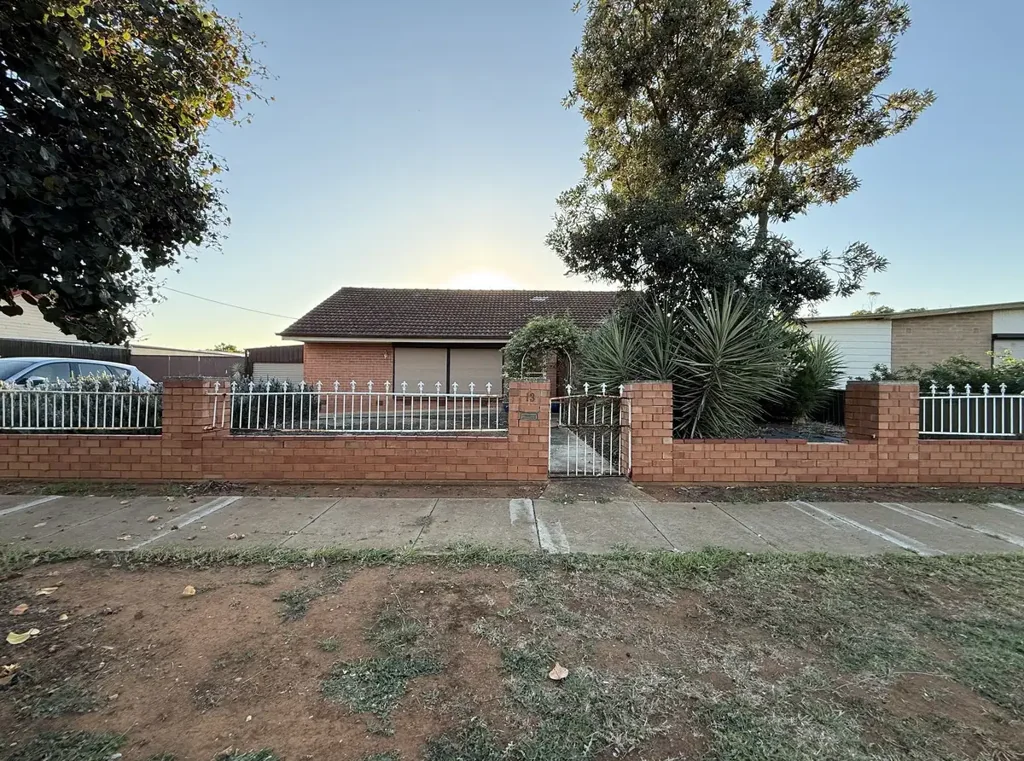 Davoren Park 3房  Endless Opportunity on 870sqm – Subdivide, Invest or Enjoy