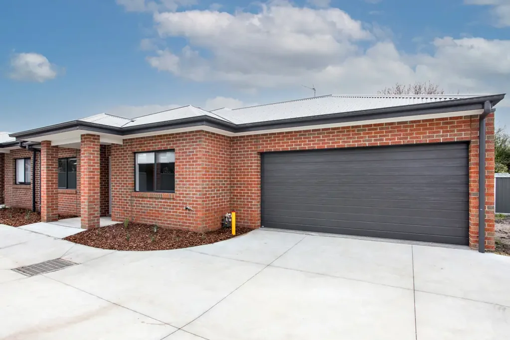 Stylish & Spacious Living in Prime Redan Location