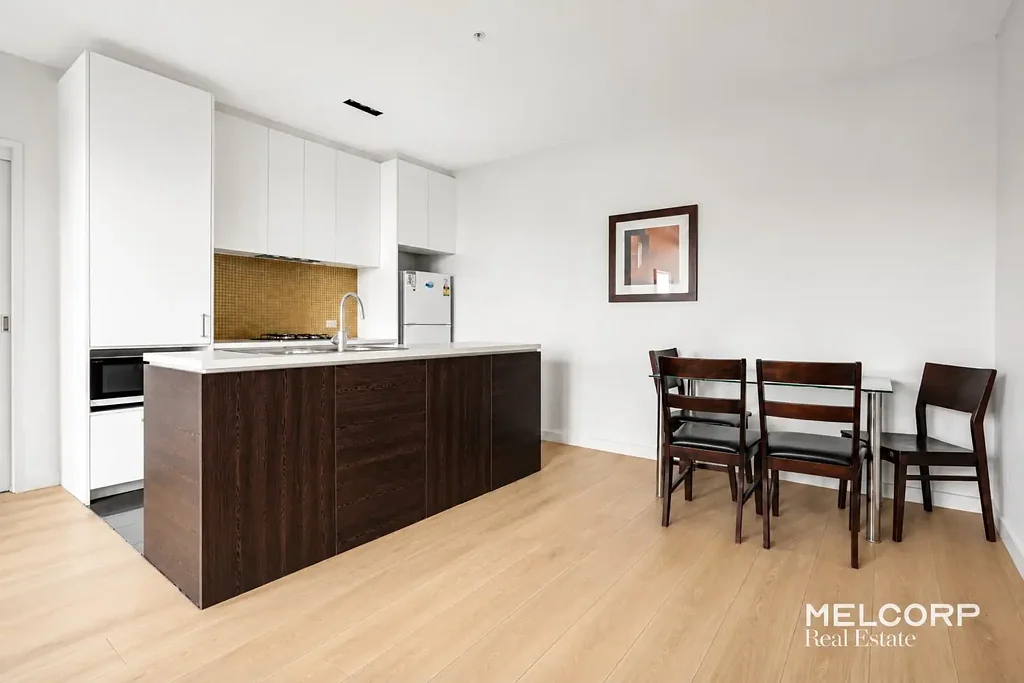 PERFECT CENTRAL LOCATION - FURNISHED